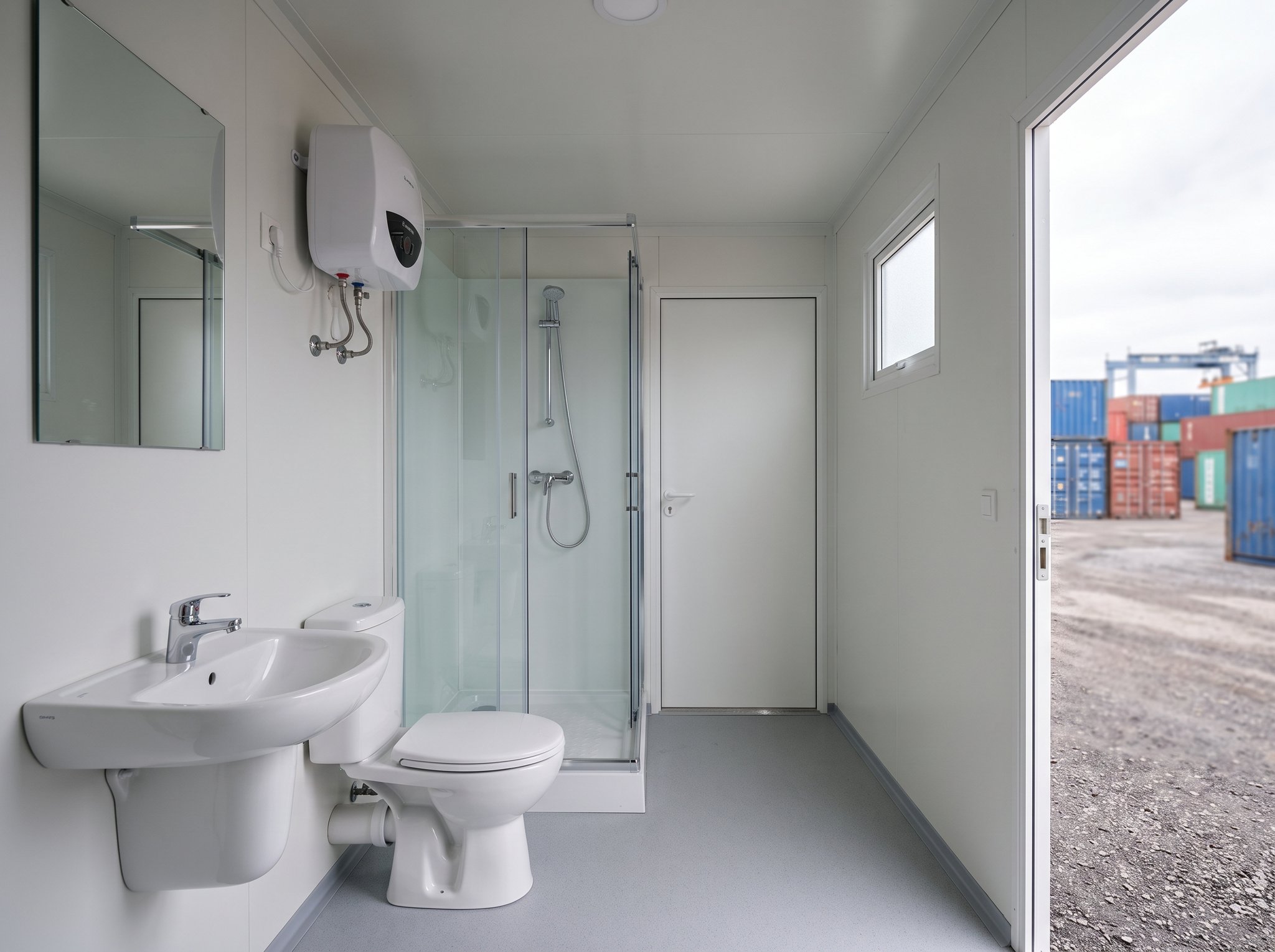 20 Fuß Sanitärcontainer – WC & Dusche – Innenraum